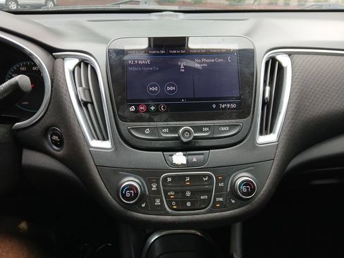 Used 2020 Chevrolet Malibu LT FWD image 19