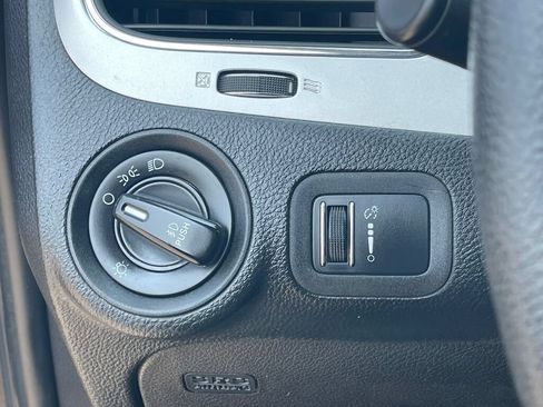 Used 2019 Dodge Journey SE FWD image 18