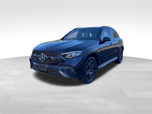 Used 2023 Mercedes-Benz GLC 300 4MATIC image 2