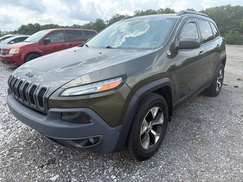 Used 2015 Jeep Cherokee Trailhawk w/ Cold Weather Group AWD/4WD image 2