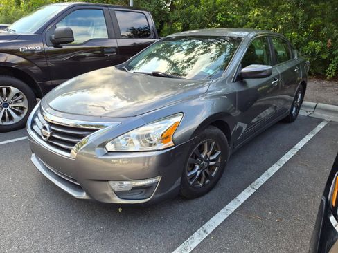 Used 2015 Nissan Altima 2.5 S w/ Special Edition Package FWD image 4