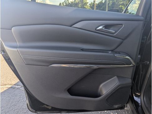 Used 2026 Chevrolet Traverse LT FWD image 17