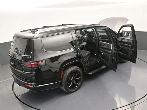 Used 2023 Jeep Wagoneer Series II image 71