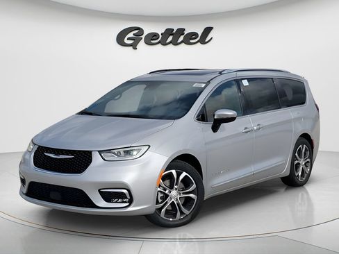 New 2026 Chrysler Pacifica Pinnacle image 1