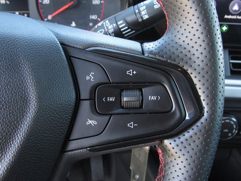 Used 2025 Chevrolet Trax RS w/ Sunroof Package image 25