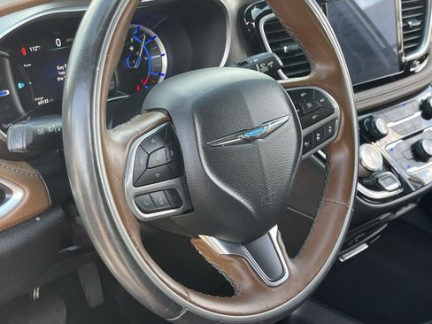 Used 2020 Chrysler Pacifica Limited w/ Advanced Safetytec Group FWD image 22