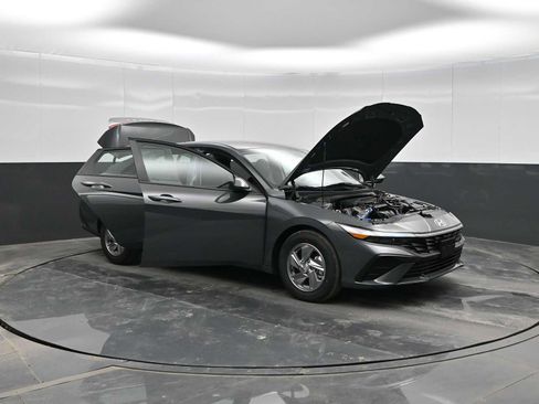 New 2026 Hyundai Elantra SE image 40