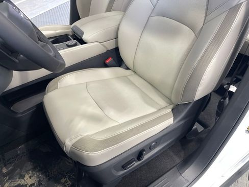 New 2026 Nissan Pathfinder SL image 16