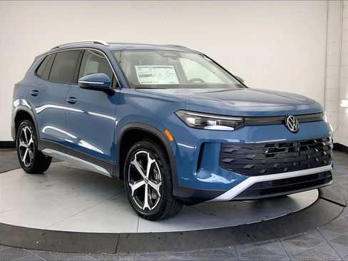 New 2026 Volkswagen Tiguan SE image 1