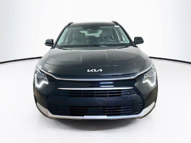Used 2023 Kia Niro EX w/ EX Cold Weather Package FWD image 2