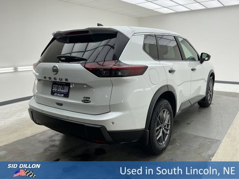 Used 2025 Nissan Rogue S image 4