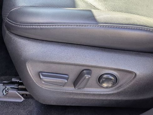 Used 2024 Toyota Highlander Platinum image 25