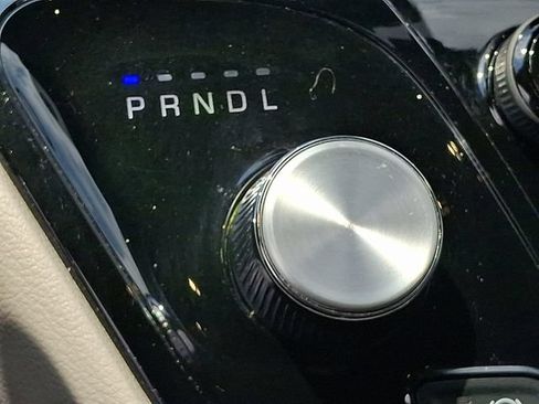 Used 2024 Chrysler Pacifica Touring-L FWD image 14