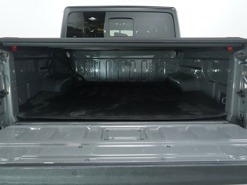 Used 2021 Jeep Gladiator Sport image 16