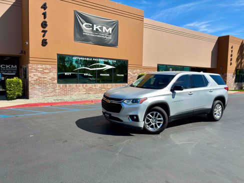 Used 2019 Chevrolet Traverse LS FWD image 2