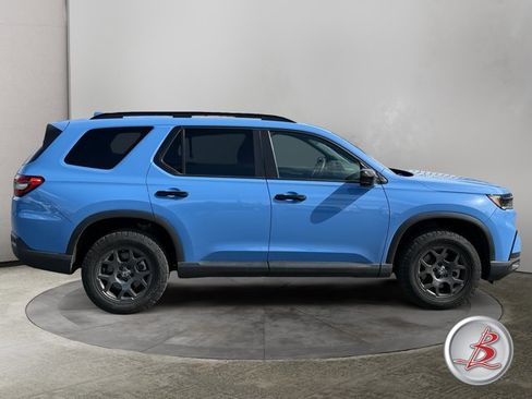 Used 2023 Honda Pilot TrailSport image 8