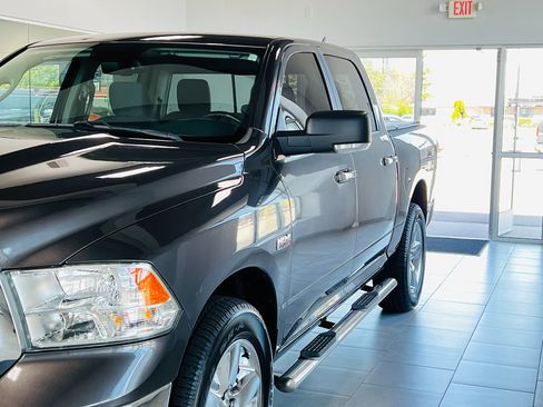 Used 2018 RAM 1500 Big Horn AWD/4WD image 2