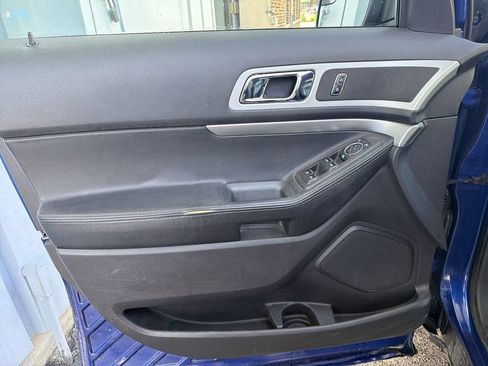 Used 2015 Ford Explorer XLT w/ Equipment Group 202B AWD/4WD image 22