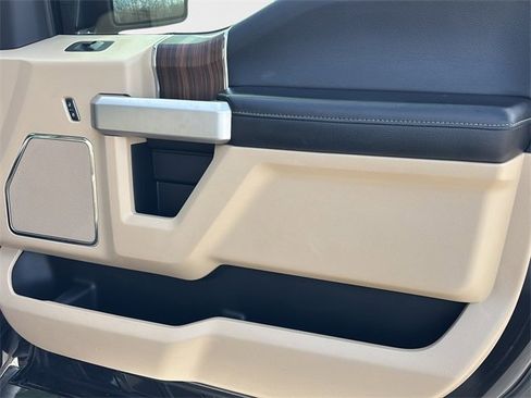 Used 2015 Ford F150 Lariat image 10