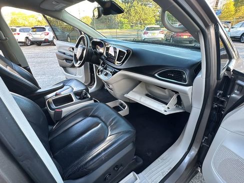 Used 2018 Chrysler Pacifica Touring-L Plus w/ Advanced Safetytec Group image 14