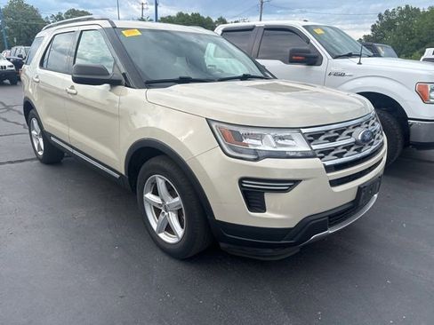 Used 2018 Ford Explorer XLT FWD image 1