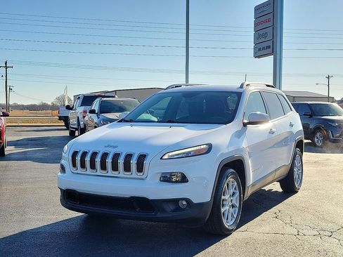 Used 2018 Jeep Cherokee Latitude image 2