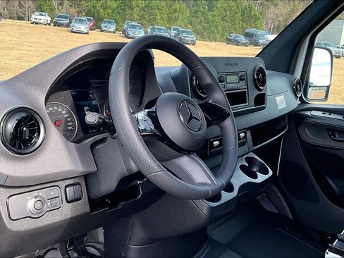 New 2025 Mercedes-Benz Sprinter 2500 image 10