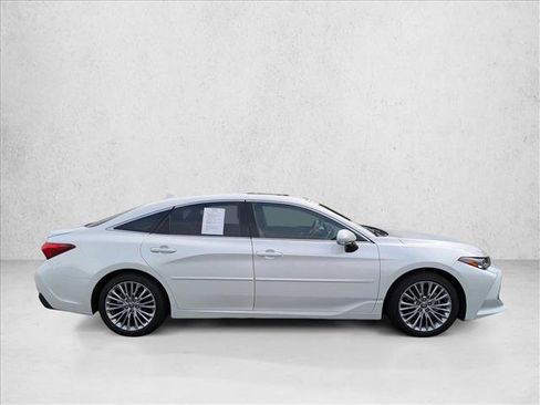Certified 2022 Toyota Avalon Limited image 4