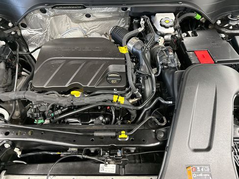 Used 2025 Chevrolet Trax ACTIV w/ Sunroof Package FWD image 32
