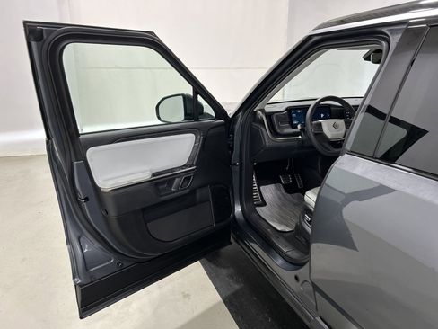 Used 2024 Rivian R1S Adventure AWD/4WD image 16