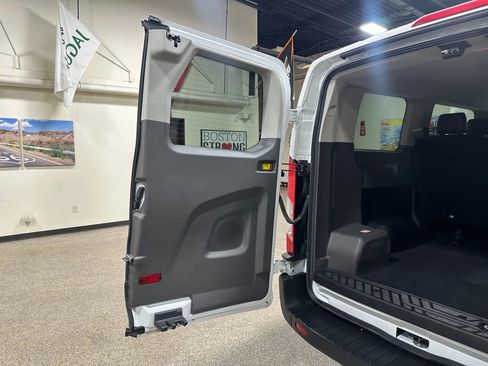 Used 2020 Ford Transit 150 XL image 18