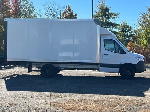 Used 2024 Mercedes-Benz Sprinter 4500 image 10