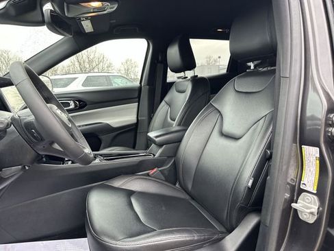 Used 2024 Jeep Compass Limited image 15