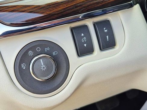 Used 2012 Lincoln MKS FWD image 41