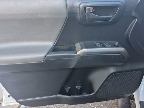 Used 2019 Toyota Tacoma SR5 w/ SR5 Appearance Package (SM) image 16