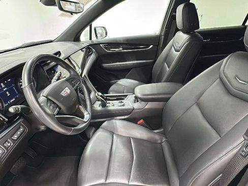 Used 2022 Cadillac XT6 Premium Luxury w/ LPO, ONYX Package image 9