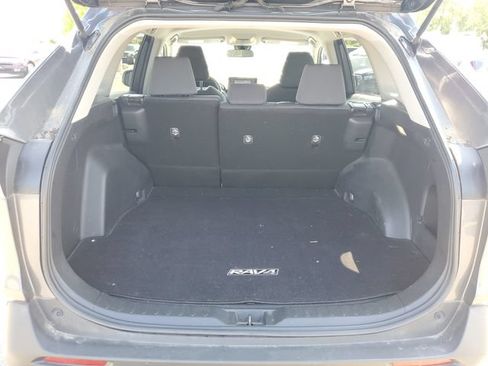 Used 2021 Toyota RAV4 XLE w/ Carpet Mat Package (TMS) AWD/4WD image 7