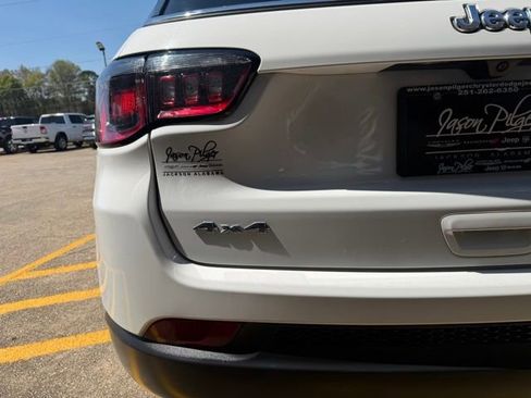 Used 2025 Jeep Compass Sport image 8