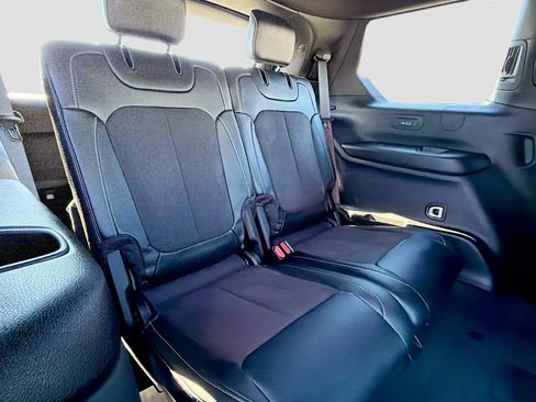 Used 2023 Jeep Grand Cherokee L Laredo image 20