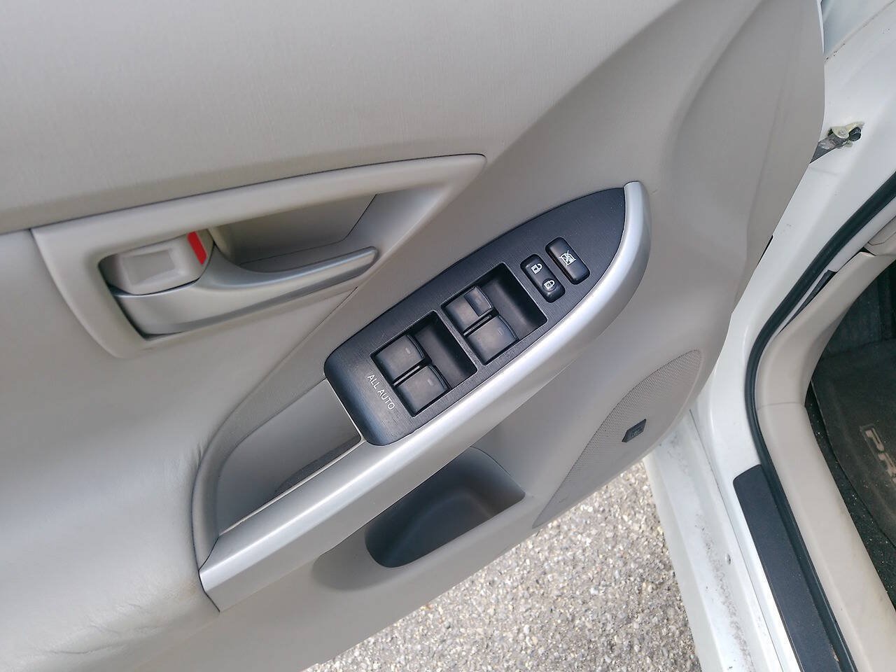 Used 2013 Toyota Prius Five FWD image 10