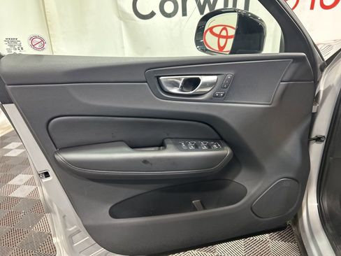 Used 2025 Volvo XC60 B5 Plus image 21