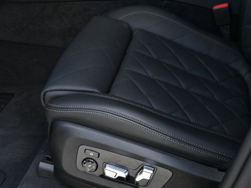 Used 2024 BMW X7 xDrive40i image 29