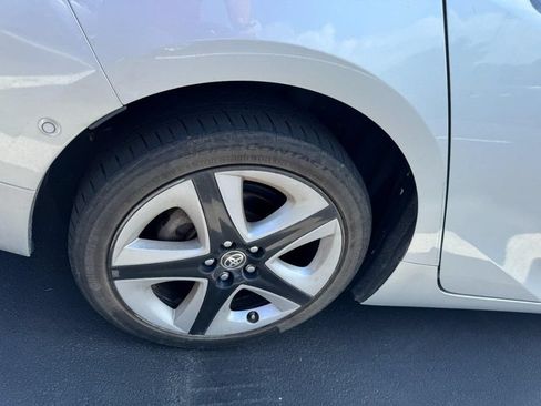 Used 2016 Toyota Prius Four Touring w/ Premium Convenience Package FWD image 4