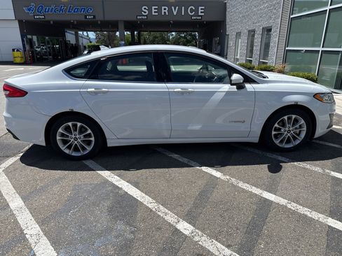 Used 2019 Ford Fusion SE FWD image 7