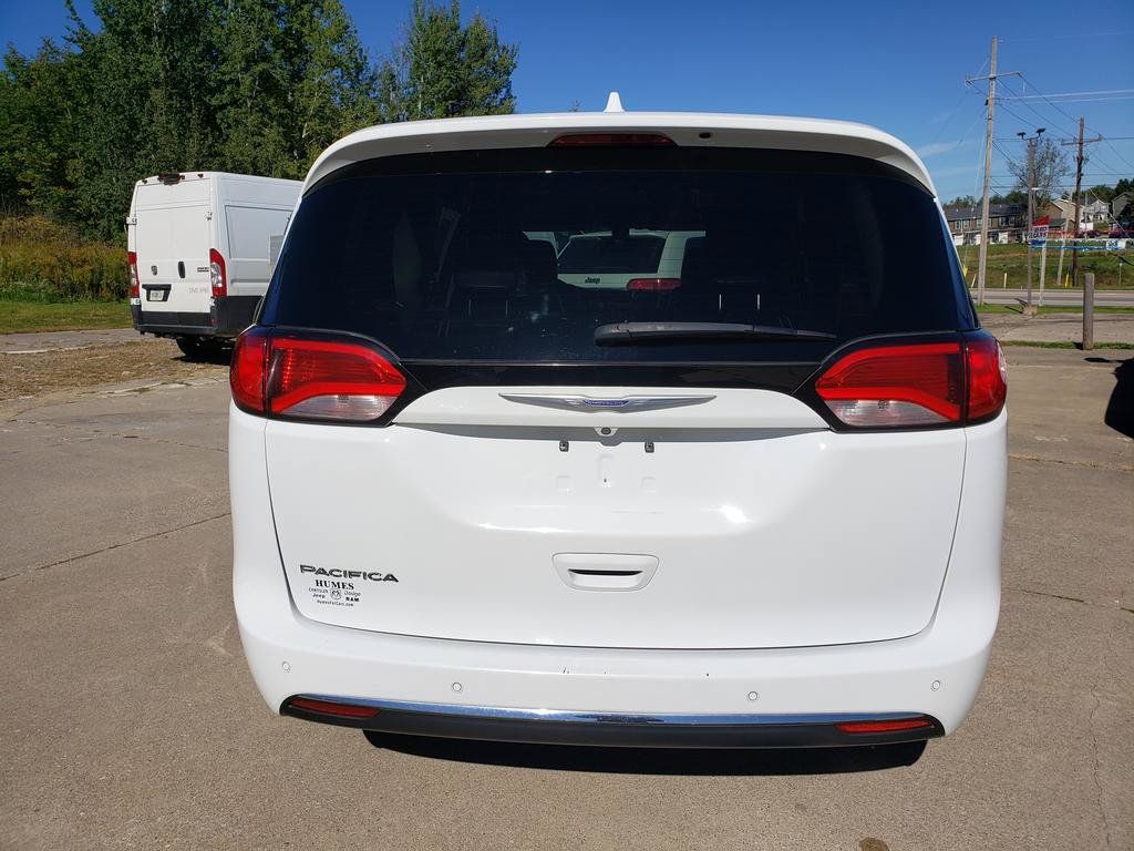 Used 2020 Chrysler Pacifica Touring-L Plus FWD image 4