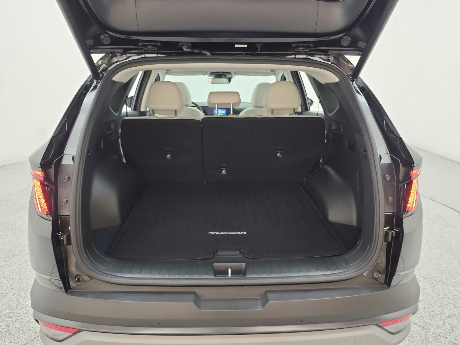 Used 2025 Hyundai Tucson Limited AWD/4WD image 18