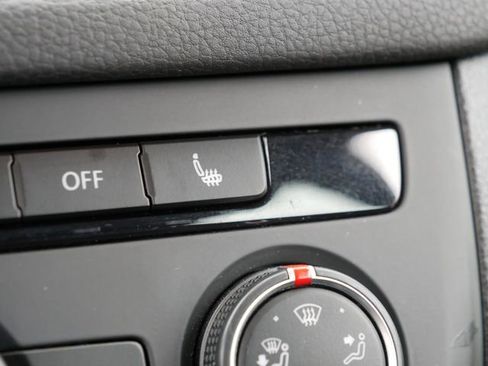 Used 2017 Volkswagen Tiguan S image 32