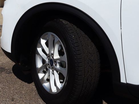 Used 2020 Ford Escape SE image 6