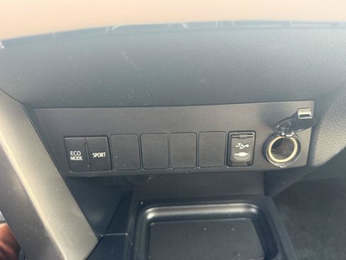 Used 2018 Toyota RAV4 XLE w/ Plus Extra Value Package AWD/4WD image 12
