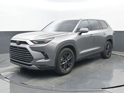 Used 2025 Toyota Grand Highlander Limited image 8